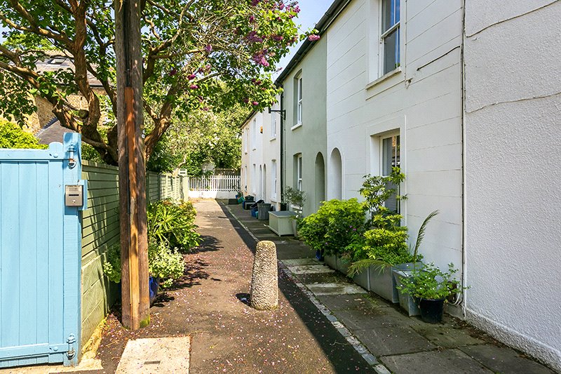 Cambridge Cottages, Kew, TW9 3AY - Antony Roberts